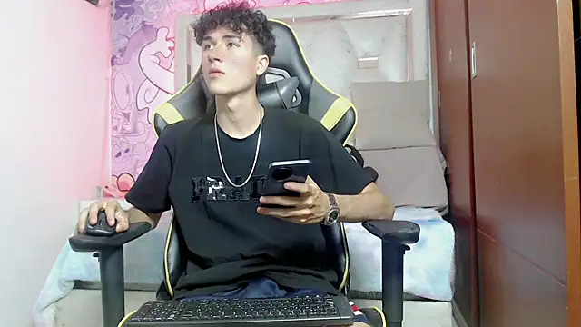 Snapshot of johnny_cagee chatting on 25, 10, 2025 johnny cagee online show from 25, 10, 2025