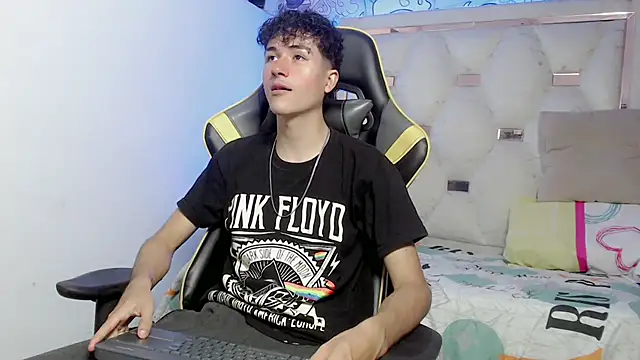 Snapshot of johnny_cagee chatting on 14, 11, 2025 johnny cagee online show from 14, 11, 2025