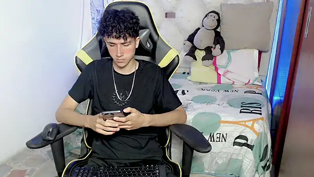 Snapshot of johnny_cagee chatting on 20, 11, 2025 johnny cagee online show from 20, 11, 2025