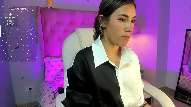  Sophie  miller online show from 18, 11, 2025