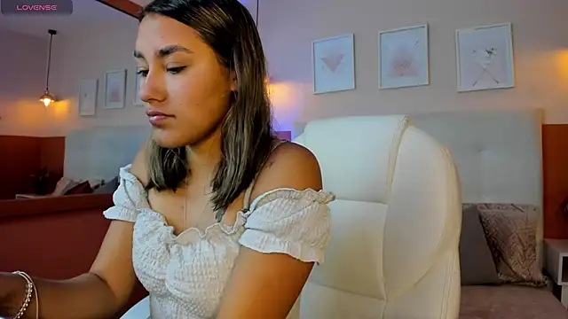 Snapshot of _Sophie__miller chatting on 11, 4, 2026 Sophie miller online show from 11, 4, 2026