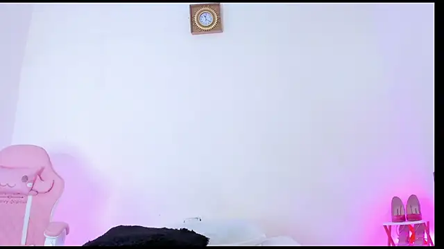 Pammela Smith online show from 6, 3, 2025