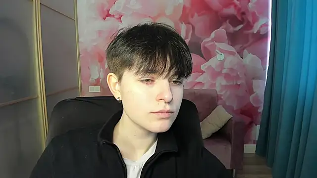 Snapshot of EmiliaYours chatting on 5, 1, 2025 EmiliaYours online show from 5, 1, 2025