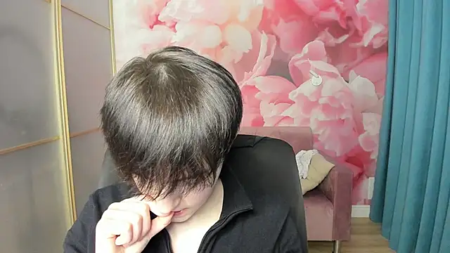 Snapshot of EmiliaYours chatting on 5, 1, 2025 EmiliaYours online show from 5, 1, 2025