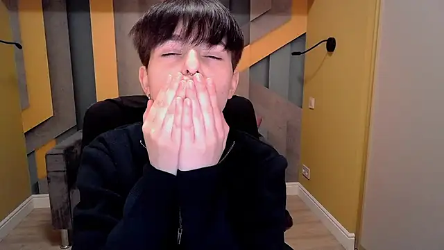 Snapshot of EmiliaYours chatting on 3, 3, 2025 EmiliaYours online show from 3, 3, 2025