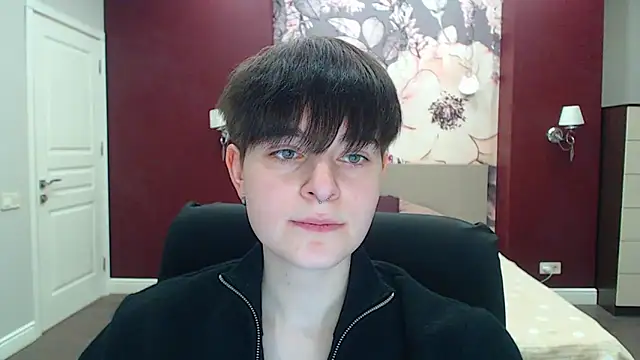 Snapshot of EmiliaYours chatting on 4, 3, 2025 EmiliaYours online show from 4, 3, 2025