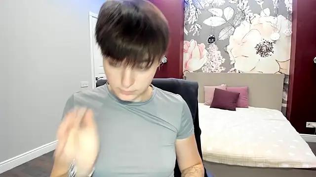 Snapshot of EmiliaYours chatting on 12, 9, 2025 EmiliaYours online show from 12, 9, 2025