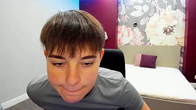 Snapshot of EmiliaYours chatting on 7, 10, 2025 EmiliaYours online show from 7, 10, 2025