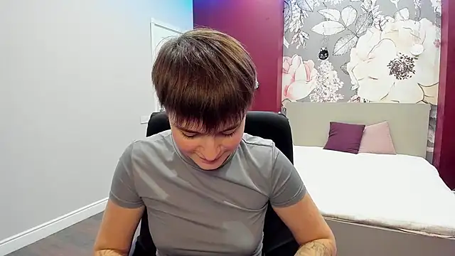 Snapshot of EmiliaYours chatting on 10, 10, 2025 EmiliaYours online show from 10, 10, 2025