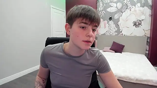 Snapshot of EmiliaYours chatting on 21, 10, 2025 EmiliaYours online show from 21, 10, 2025