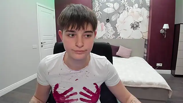 Snapshot of EmiliaYours chatting on 1, 11, 2025 EmiliaYours online show from 1, 11, 2025