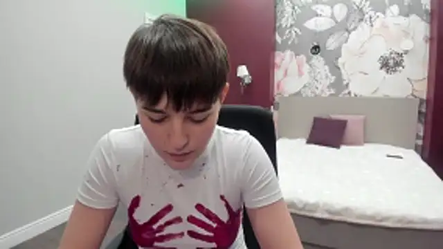 Snapshot of EmiliaYours chatting on 4, 11, 2025 EmiliaYours online show from 4, 11, 2025