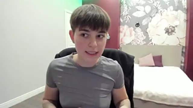 Snapshot of EmiliaYours chatting on 7, 11, 2025 EmiliaYours online show from 7, 11, 2025