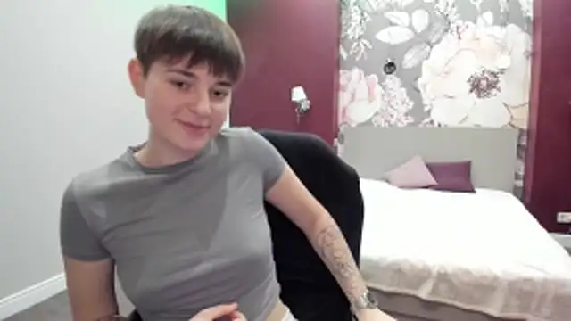 Snapshot of EmiliaYours chatting on 8, 11, 2025 EmiliaYours online show from 8, 11, 2025