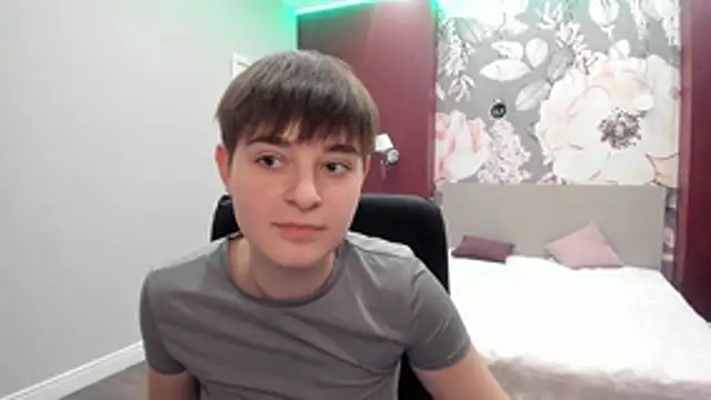 Snapshot of EmiliaYours chatting on 14, 11, 2025 EmiliaYours online show from 14, 11, 2025