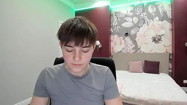 Snapshot of EmiliaYours chatting on 16, 11, 2025 EmiliaYours online show from 16, 11, 2025