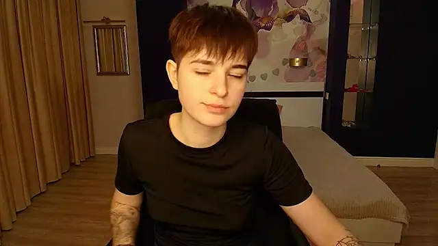 Snapshot of EmiliaYours chatting on 2, 12, 2025 EmiliaYours online show from 2, 12, 2025