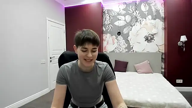 EmiliaYours online show from 6, 3, 2026