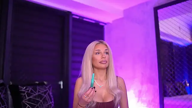 Candy Ivy online show from 3, 10, 2025