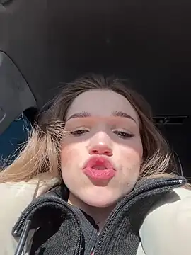 Snapshot of KitteCat chatting on 9, 3, 2025 KitteCat online show from 9, 3, 2025