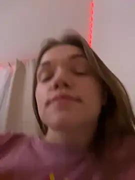 Snapshot of KitteCat chatting on 28, 10, 2025 KitteCat online show from 28, 10, 2025