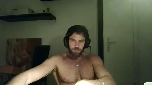 Snapshot of alpha-hunk chatting on 25, 10, 2025 alpha-hunk online show from 25, 10, 2025