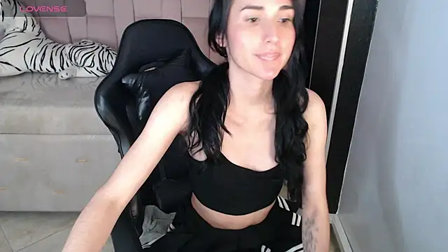 Snapshot of jesi_daniels_b chatting on 10, 12, 2024 jesi daniels b online show from 10, 12, 2024