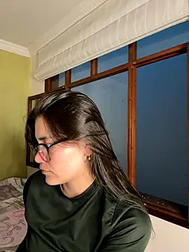 aurora divine online show from 3, 10, 2025