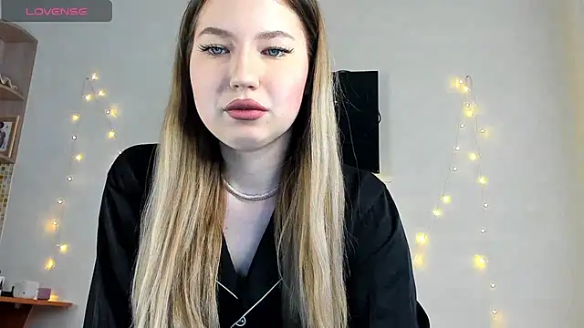 Snapshot of StefaTaylor chatting on 7, 3, 2025 StefaTaylor online show from 7, 3, 2025