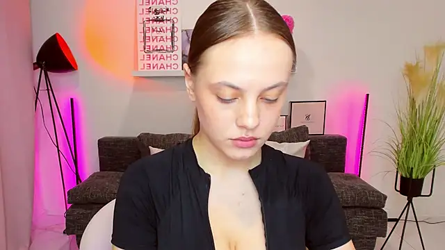 Snapshot of rora_skyline chatting on 6, 11, 2025 rora skyline online show from 6, 11, 2025