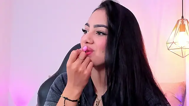 mallie quinn online show from 20, 12, 2024