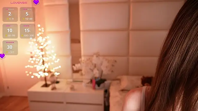 Lilly Colins online show from 10, 1, 2026