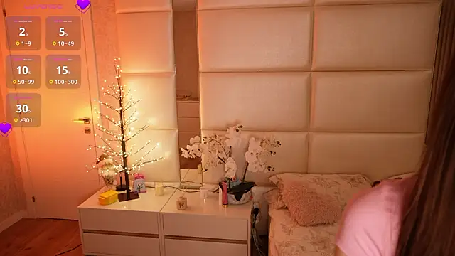 Lilly Colins online show from 22, 2, 2026