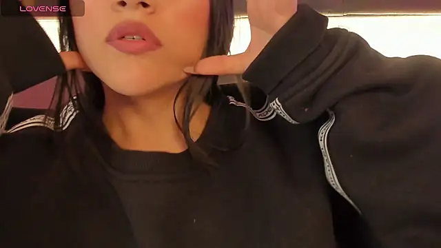 nicolle pierce online show from 5, 3, 2025