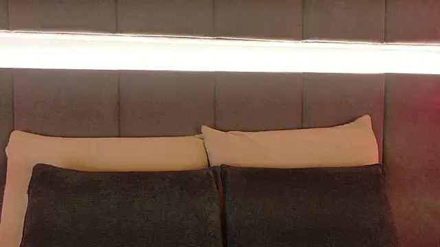 nicolle pierce online show from 24, 11, 2025