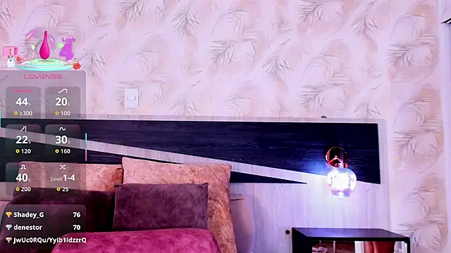 nicolle pierce online show from 4, 12, 2025