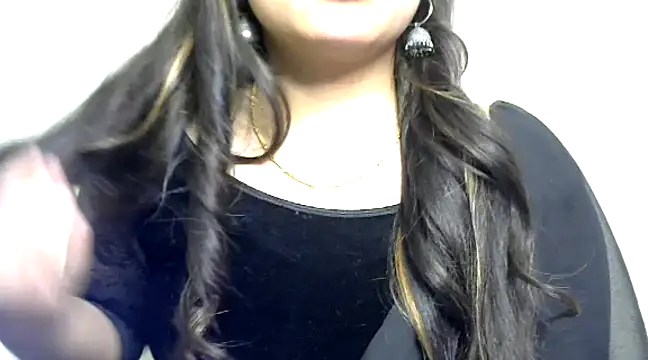 Snapshot of Come-on-over chatting on 6, 2, 2025 Come-on-over online show from 6, 2, 2025