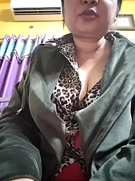 Snapshot of Royalgirl667 chatting on 9, 12, 2024 Royalgirl667 online show from 9, 12, 2024