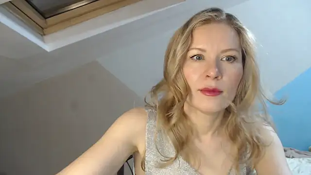 Juli julyyy online show from 7, 12, 2024