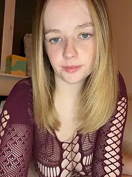 Snapshot of Sophiesinxx chatting on 6, 3, 2026 Sophiesinxx online show from 6, 3, 2026