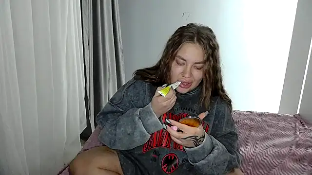 96CHloe96 online show from 12, 12, 2024