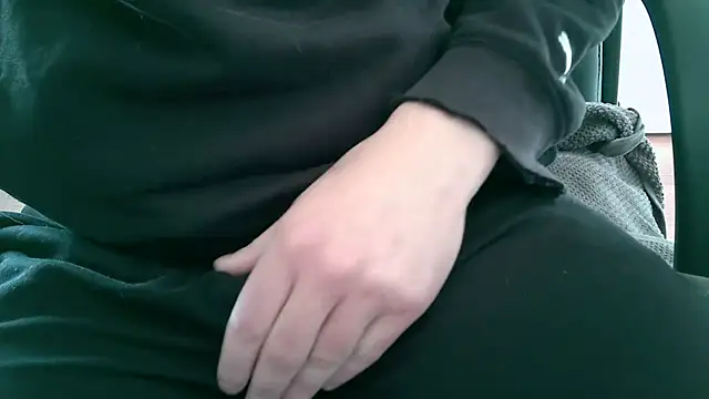 Snapshot of lovedoggy03 chatting on 19, 10, 2025 lovedoggy03 online show from 19, 10, 2025