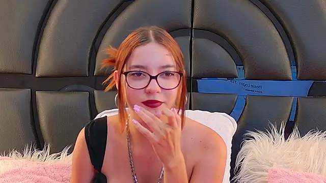 LiliFox18 online show from 5, 3, 2025