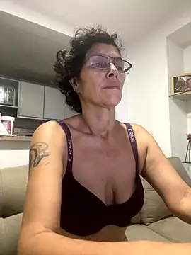 Snapshot of MireyaTorresGu chatting on 10, 9, 2025 MireyaTorresGu online show from 10, 9, 2025