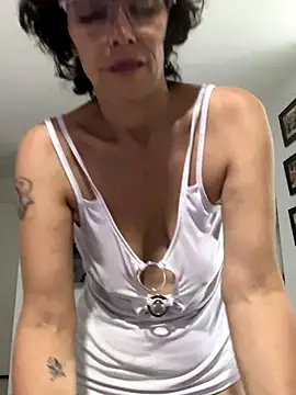 Snapshot of MireyaTorresGu chatting on 5, 11, 2025 MireyaTorresGu online show from 5, 11, 2025