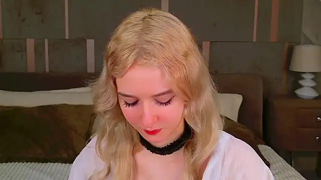 NaomiLoys online show from 11, 2, 2025