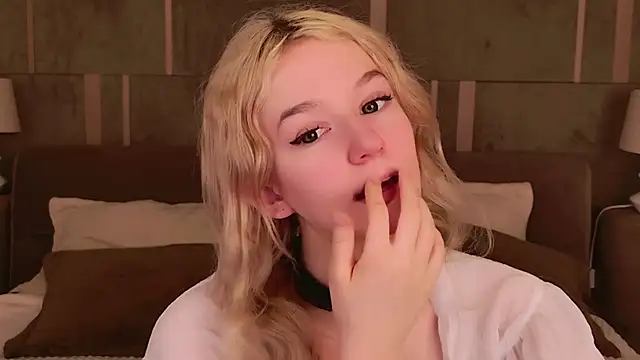 NaomiLoys online show from 10, 3, 2025