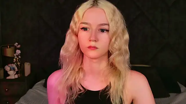 NaomiLoys online show from 8, 9, 2025