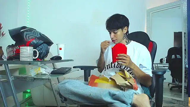 Snapshot of Zacktk7 chatting on 25, 12, 2024 Zacktk7 online show from 25, 12, 2024