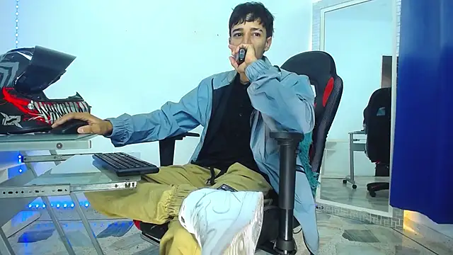 Snapshot of Zacktk7 chatting on 30, 12, 2024 Zacktk7 online show from 30, 12, 2024